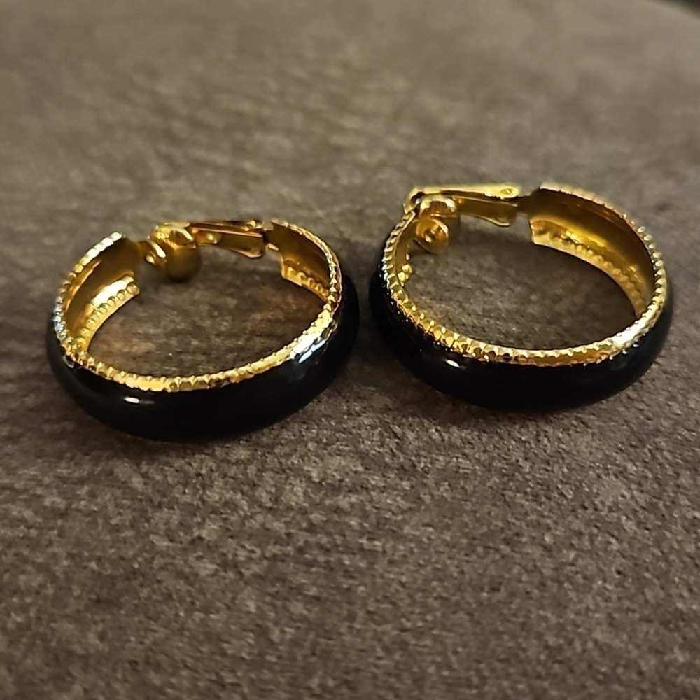 5/$25 VTG Black Enamel Clip-on Hoop Earrings - Picture 3 of 4